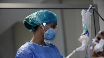 Число случаев коронавируса в Греции превысило 320 тысяч