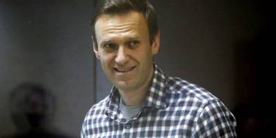 Навальный о своем состоянии: Ходит, пошатываясь, скелет по камере