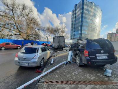 В центре Ростова участниками ДТП стали сразу 6 автомобилей