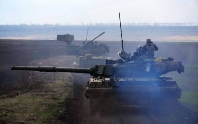 На Донбассе украинские танкисты провели учения