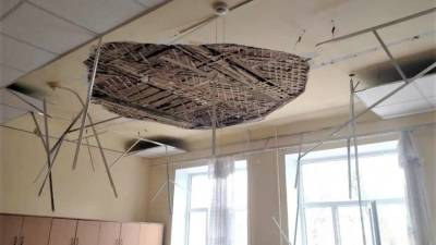 Двое детей госпитализированы после обрушения потолка в школе в Армавире