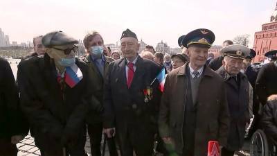 На Красной площади в Москве встретились летчики легендарных эскадрилий Второй мировой