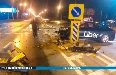 Таксист уснул за рулем и протаранил светофор в Минске