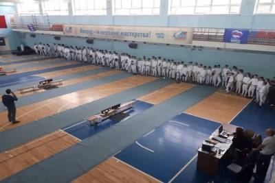 В Туле завершились масштабные соревнования по фехтованию среди подростков