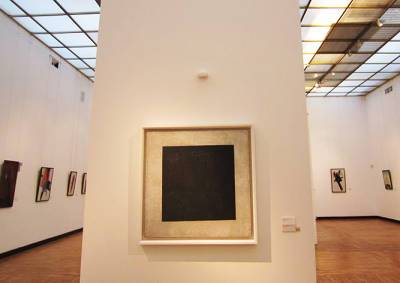 Под «Черным квадратом» Малевича нашли вторую картину и надпись о неграх