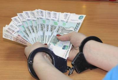 Петербургский инспектор ГИБДД задержан в своём кабинете за взятку