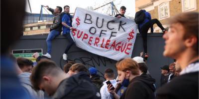 Все шесть английских клубов покинули Суперлигу на фоне протестов фанатов