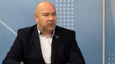 Депутат НС ДНР Бердичевский заявил, что Киев подчиняется приказам США