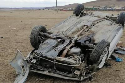 Водитель Toyota Carina не справился с управлением и перевернулся в Агинском районе