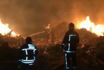 Опубликованы кадры тушения пожара на Волхонском шоссе