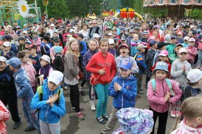 Названа средняя стоимость путевки в детский летний лагерь в Петербурге