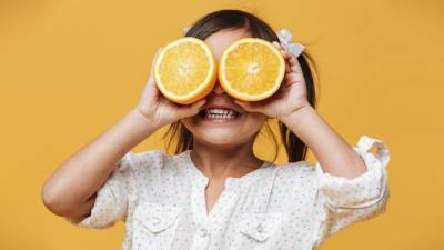 Врач-диетолог Перевалова порекомендовала есть апельсины с кожурой
