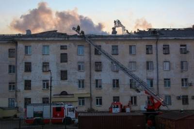 Утром в Архангельске горела крыша многоэтажного дома