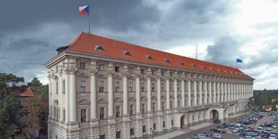 Чехия планирует объявить о высылке еще одной группы российских дипломатов — СМИ