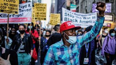 В Нью-Йорке сотни людей вышли на митинги после вердикта по делу Флойда
