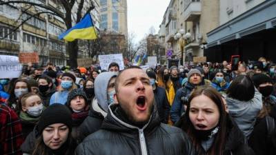 «Будет беспощадный бунт»: эксперт предрек распад Украины из-за Зеленского