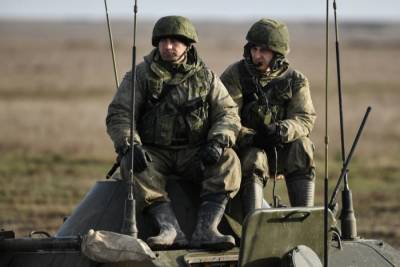 Более 2 тыс. российских военнослужащих провели контрольные стрельбы на берегу Черного моря