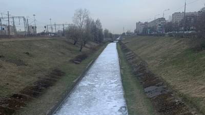 Река Волковка в Петербурге покрылась пеной