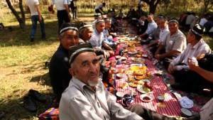Госкомстат: мужчин на 300 тысяч больше женщин в Узбекистане