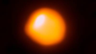 Близкая к Солнцу звезда может быть «фабрикой» темной материи