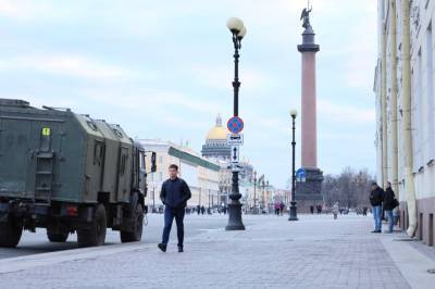 Свозят технику и выставили ограждение: Кремль готовится к протестам из-за Навального