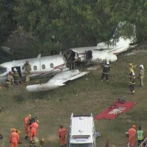 В Бразилии при посадке разбился реактивный самолет: есть погибший