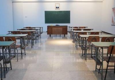 Учебу в украинских школах могут продлить до 30 июня