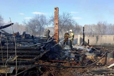 Два дома сгорели вместе с хозяевами из-за сжигания мусора в Чувашии