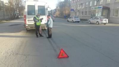В Екатеринбурге рейсовый микроавтобус сбил 12-летнего школьника