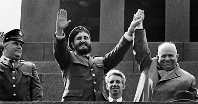 В сети показали архивные фото развлечений Кастро в СССР