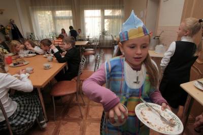 В украинских садах детей кормят просрочкой