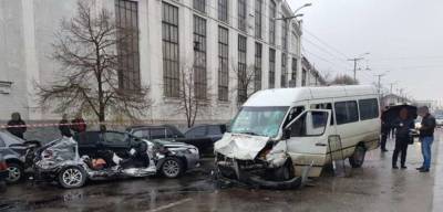 В Запорожье маршрутка с пассажирами попала в смертельное ДТП