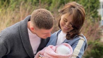 Бросил беременную: в сети осудили певицу Алексу, родившую от ушедшего из семьи мужчины