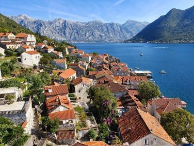 Черногория снимает все ограничения для туристов из России