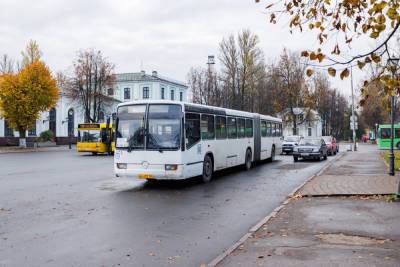 Дополнительные автобусы до кладбищ будут ходить в Пскове