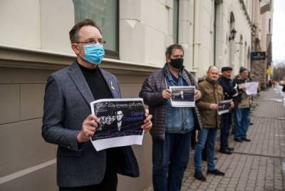 Депутаты из Латвии и Эстонии просят президента Кальюлайд вступиться за Середенко