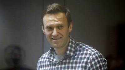 Навальный мрачно пошутил над своим состоянием здоровья