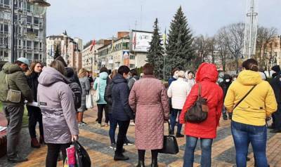 "Почему все работает, а школы закрыты?": украинцы восстали против дистанционного обучения, кадры протеста