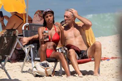 Тину Кунаки и Венсана Касселя застукали на пляже в Бразилии