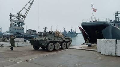 В Крыму прошли учения по погрузке техники на БДК Северного флота