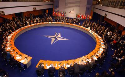 Чехия запросила заседание НАТО для обсуждения конфликта с Россией