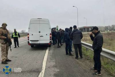 На Харьковщине СБУ остановила автобусы с российскими пропагандистами, которые ехали «расшатывать» ситуацию