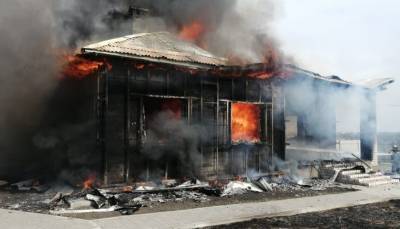 Садовый домик сгорел в Липецке