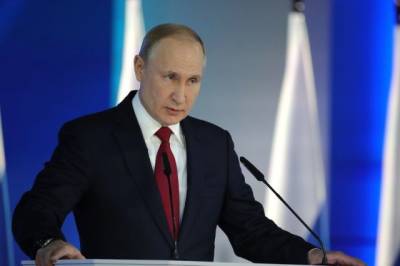Путин поблагодарил медработников за напряженный труд в период пандемии