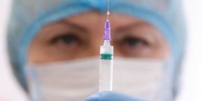Минздрав призвал украинцев сообщать о случаях вакцинации от коронавируса вне очереди