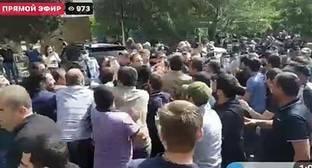 Участники акции протеста сорвали визит Пашиняна в Агарак