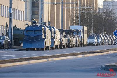 Накануне визита Лукашенко в Россию власти стянули в Минск множество силовиков и спецтехники