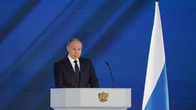 Путин предложил выплачивать малообеспеченным беременным пособие в 6350 рублей