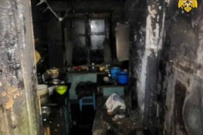В Смоленском районе при пожаре в заброшенном доме погибла женщина