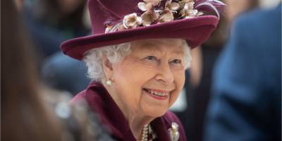 Это не официальный портрет. Букингемский дворец опубликовал фото улыбающейся королевы в день ее 95-летия